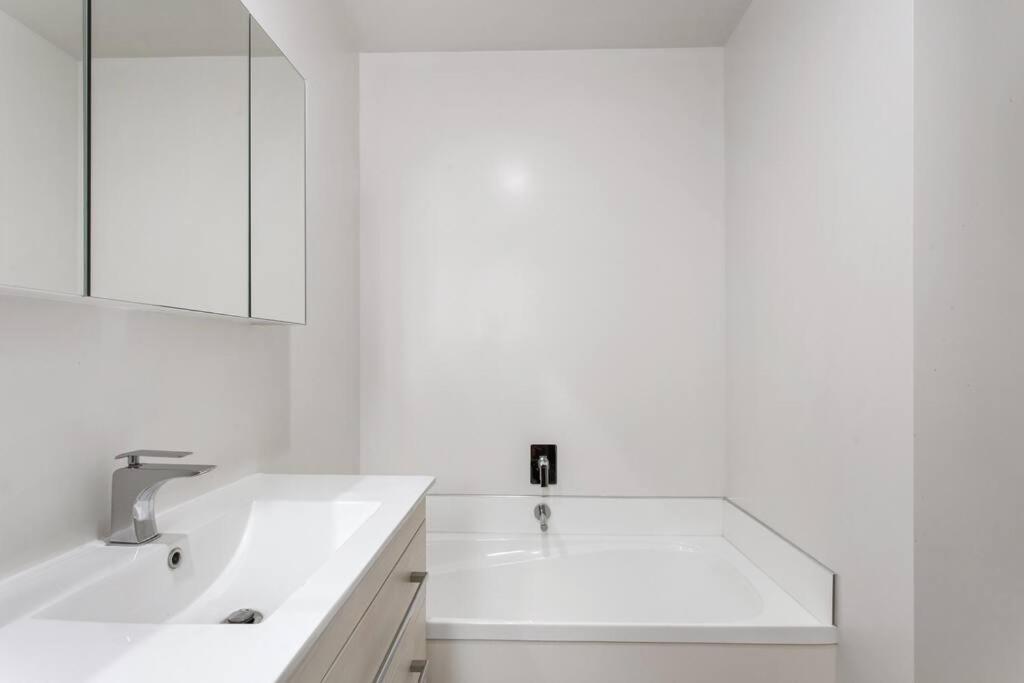 Convenient Urban Townhouse 2 Carparks Available Apartment Крайстчърч Екстериор снимка