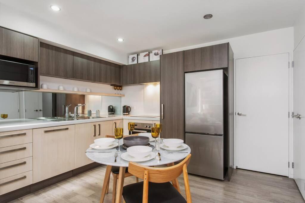 Convenient Urban Townhouse 2 Carparks Available Apartment Крайстчърч Екстериор снимка
