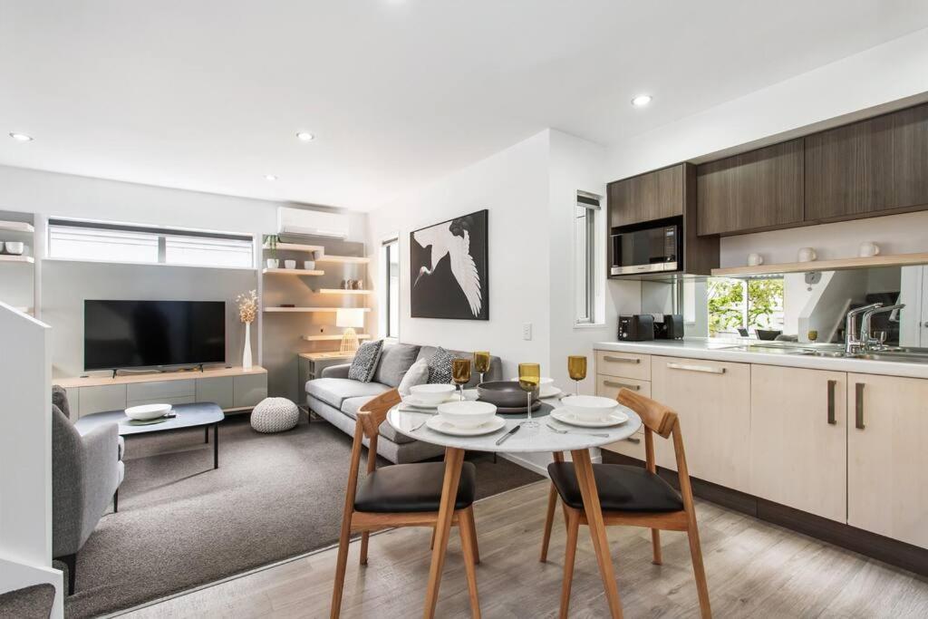 Convenient Urban Townhouse 2 Carparks Available Apartment Крайстчърч Екстериор снимка