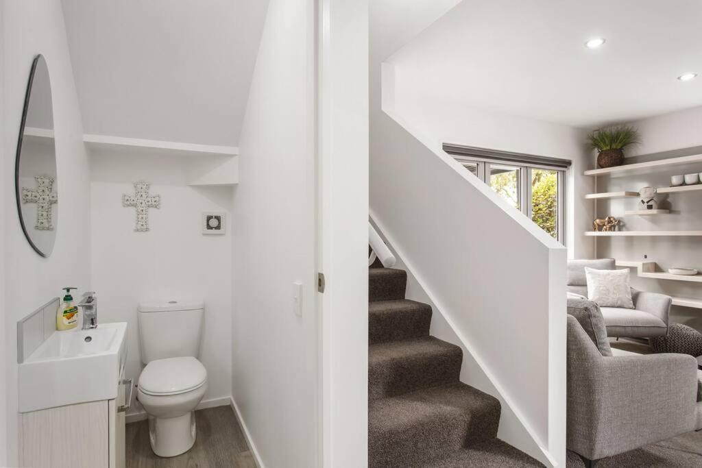 Convenient Urban Townhouse 2 Carparks Available Apartment Крайстчърч Екстериор снимка