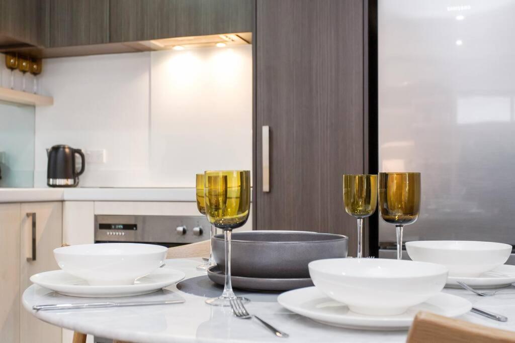 Convenient Urban Townhouse 2 Carparks Available Apartment Крайстчърч Екстериор снимка