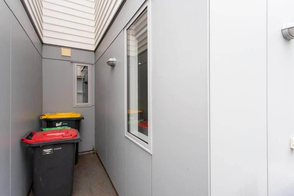 Convenient Urban Townhouse 2 Carparks Available Apartment Крайстчърч Екстериор снимка