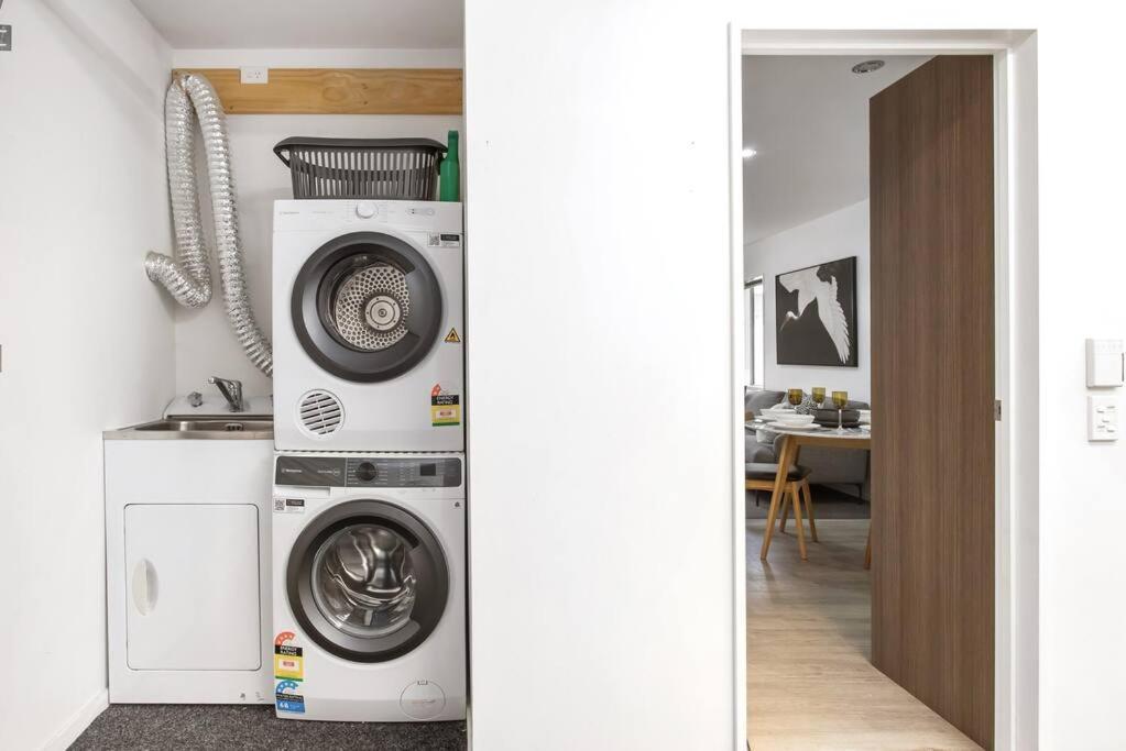 Convenient Urban Townhouse 2 Carparks Available Apartment Крайстчърч Екстериор снимка